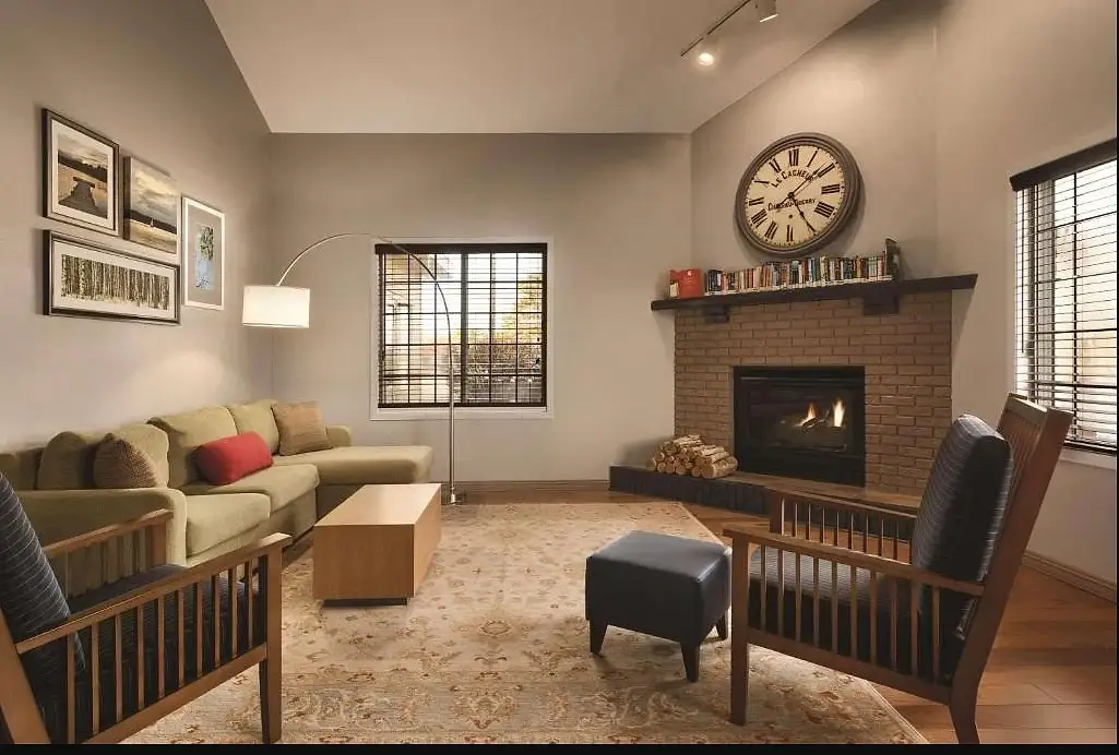 The library lounge at Great North Inn & Suites, with the gas fire lit
